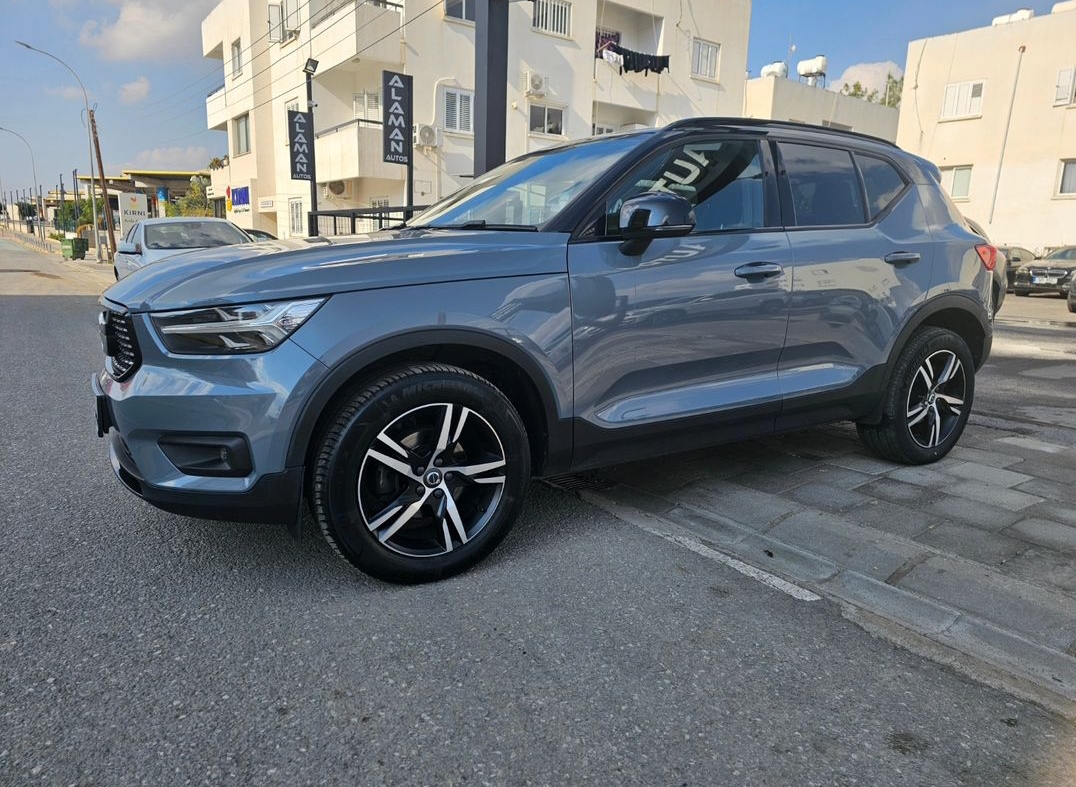 VOLVO XC 40 R DESIGN