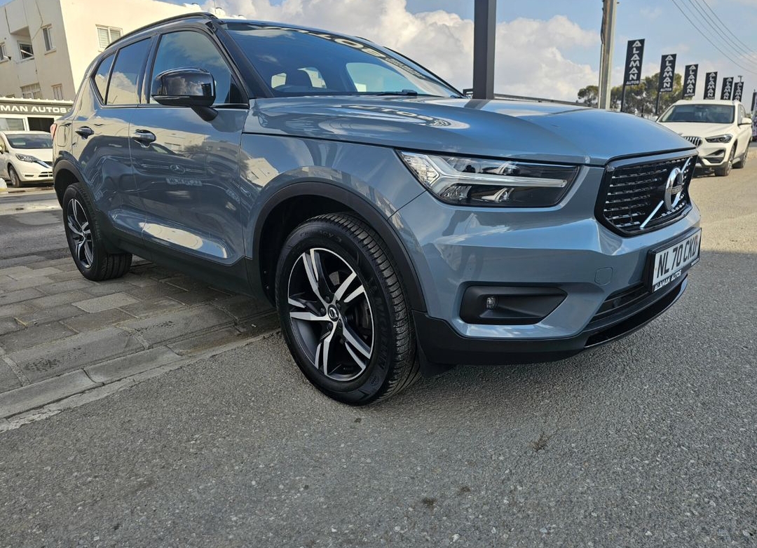 VOLVO XC 40 R DESIGN