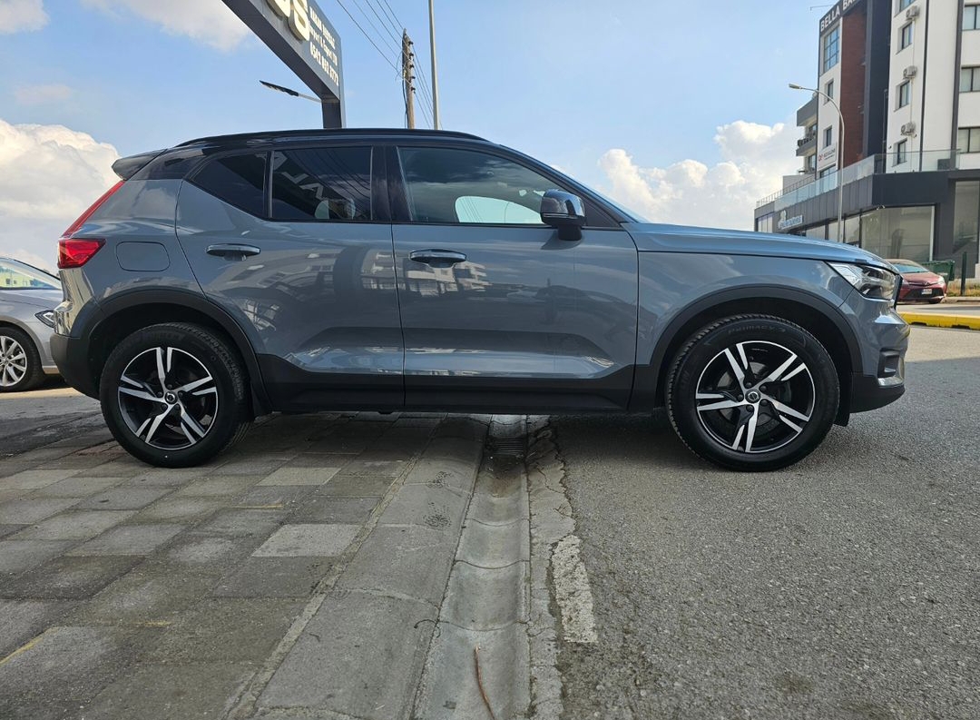 VOLVO XC 40 R DESIGN