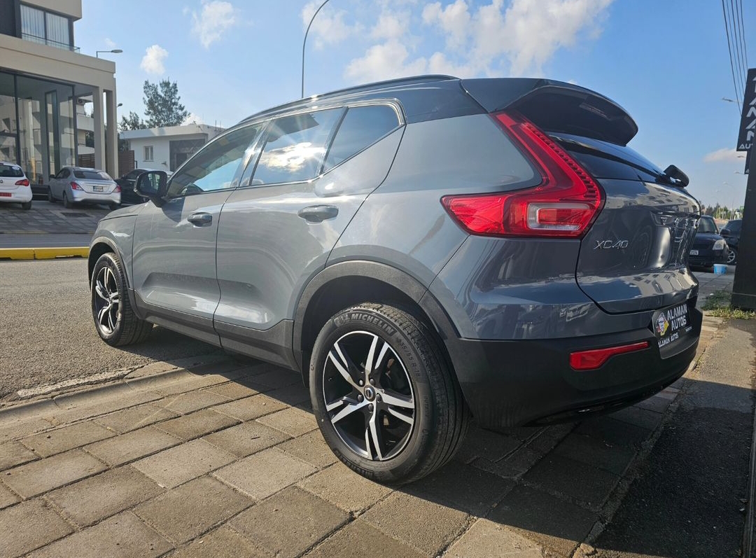 VOLVO XC 40 R DESIGN