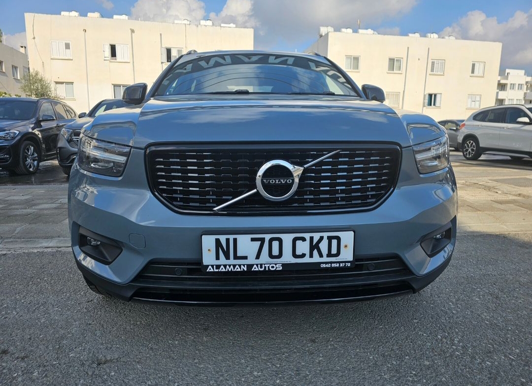 VOLVO XC 40 R DESIGN