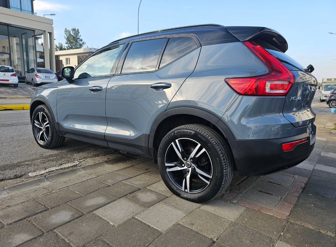 VOLVO XC 40 R DESIGN