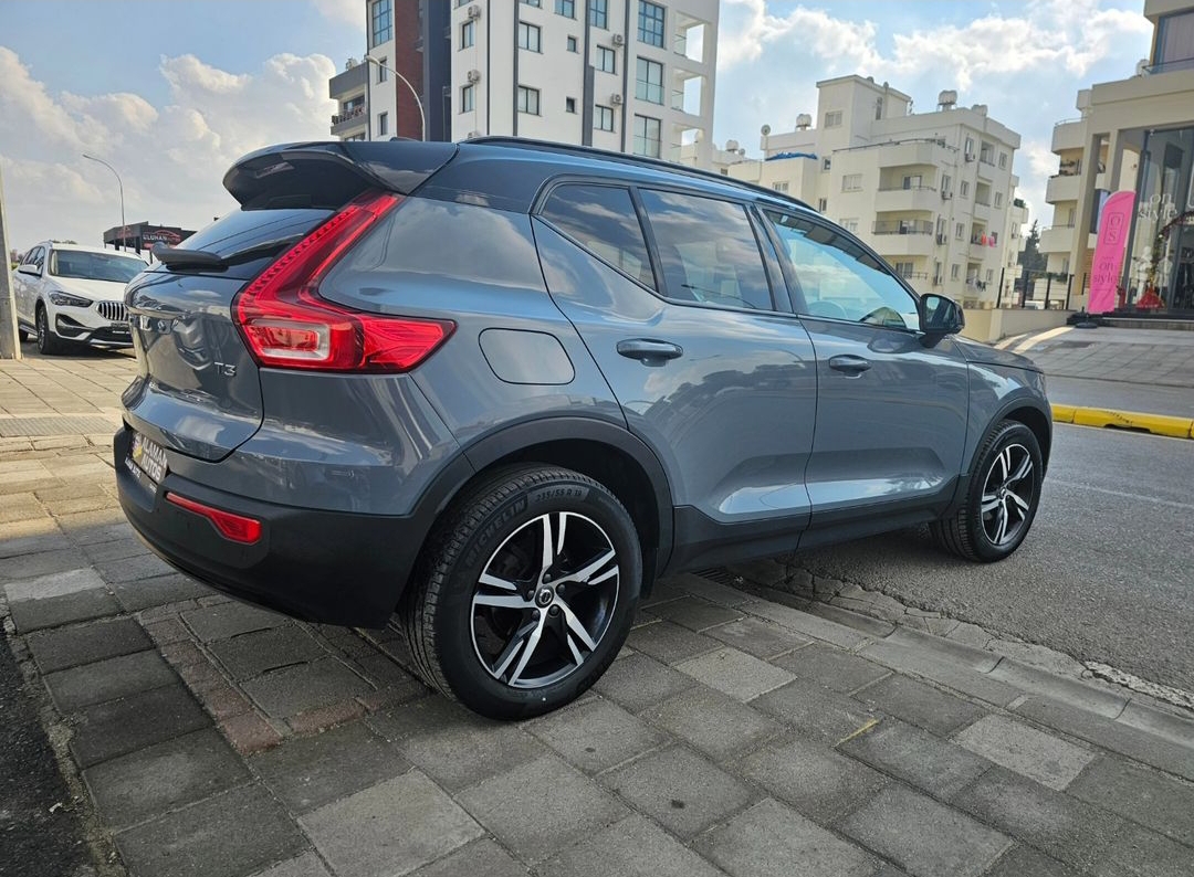 VOLVO XC 40 R DESIGN